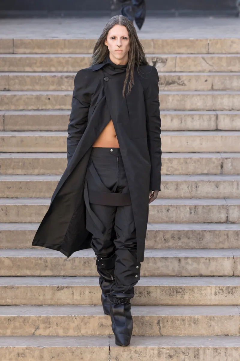 Rick Owens SS27 Stone — défilé Palais de Tokyo